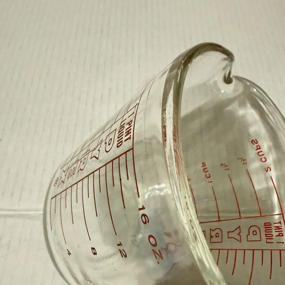 Vintage PYREX 516 Glass Measuring Cup Red Lettering Closed D-Handle 2 Cup/1 Pint